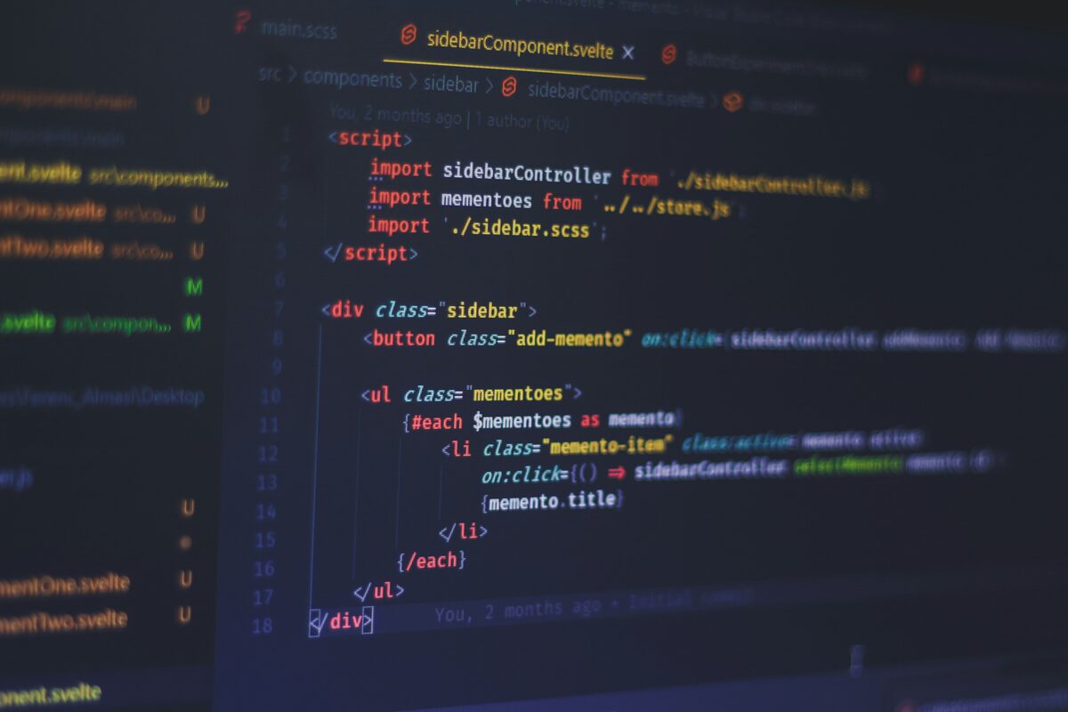 Écran affichant du code informatique